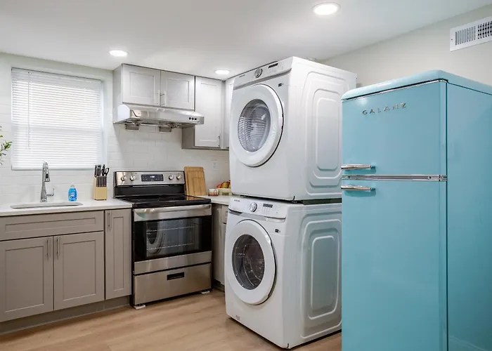 Stylish Stay In Center City, French-Japanese & Minimalist Vibes